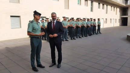 El coronel jefe y el delegado del Gobierno en la presentación de los agentes