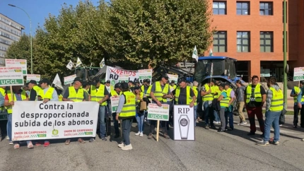 Los agricultores de Burgos se manifiestan frente a la Delegación Territorial de la Junta de Castilla y León en Burgos