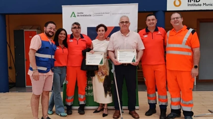 Entrega del reconocimiento a Inma y Fernando