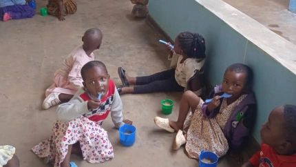 Los niños también se alimentan en la guardería