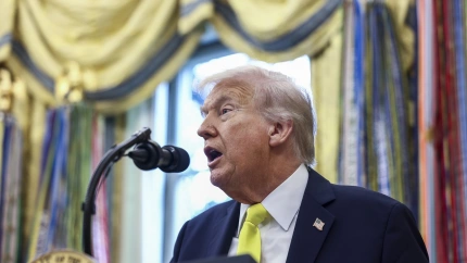 El presidente de los Estados Unidos, Donald J. Trump, pronuncia un discurso durante una conferencia de prensa en la Oficina Oval de la Casa Blanca en Washington, D.C.
