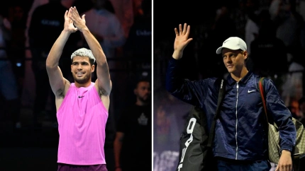 Alcaraz y Sinner saludando a los aficionados de Arabia Saudí