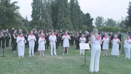 Grabación de las canciones entre La Pamplonesa y el grupo de castañuelas de SARAY. / La Pamplonesa