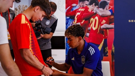 Lamine Yamal firmado