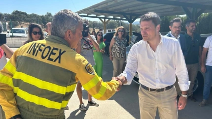 Abel Bautista saluda a un miembro del Infoex