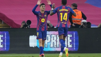 Pedri celebra con Rashford su gol en el Barcelona - Girona