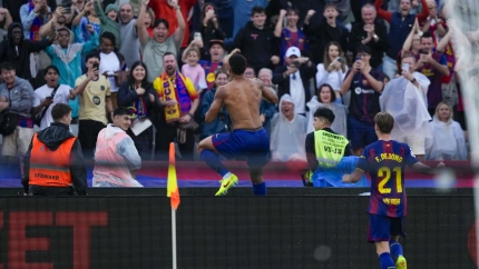 Araujo celebra el gol de la victoria del Barcelona frente al Girona