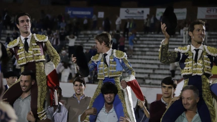 Tomás Rufo, Borja Jiménez y César Jiménez, a hombros en Arenas de San Pedro
