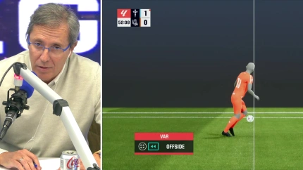 La reacción de Paco González tras ver la imagen del VAR del gol anulado a Oyarzabal