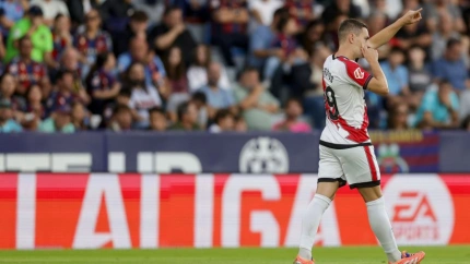 De Frutos celebra uno de sus dos goles