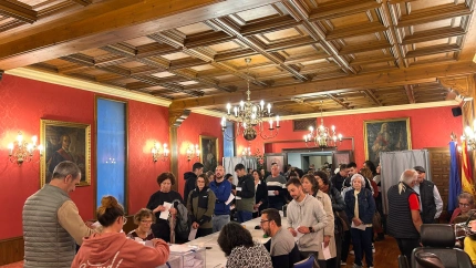 La encuesta ciudadana ha tenido lugar en la sala de recepciones del Ayuntamiento de Jaca