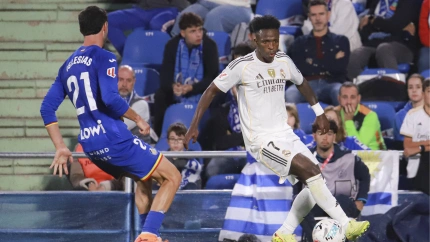 Juan Iglesias defiende a Vinicius durante el Getafe - Real Madrid