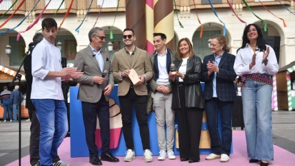 Momento de la entrega del II Premio Vicente Ascaso