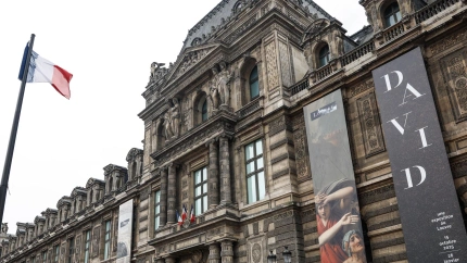 Fachada del museo del Louvre