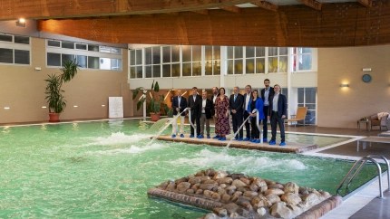 Representantes de instituciones, empresas y trabajadores participaron en la jornada conmemorativa de los 30 años del Balneario de Arnoia