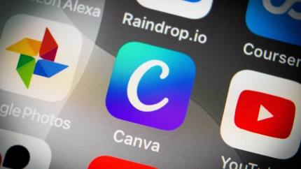 Pantalla de móvil con aplicaciones como Canva o YouTube