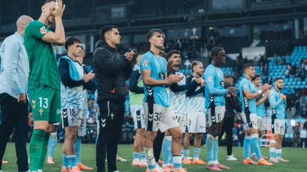 Los jugadores del Celta tras el empate ante la Real Sociedad