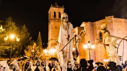 El desfile de las Ánimas la noche del 31 de octubre moviliza más de 400 actores y actrices