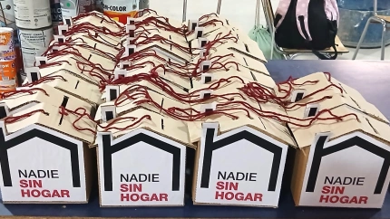 Cáritas instala casitas para para denunciar que el “sinhogarismo”