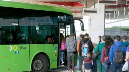 Un grupo de personas hace cola para acceder a una guagua en el Intercambiador de La LagunaPOLITICA ESPAÑA EUROPA ISLAS CANARIASCABILDO DE TENERIFE
