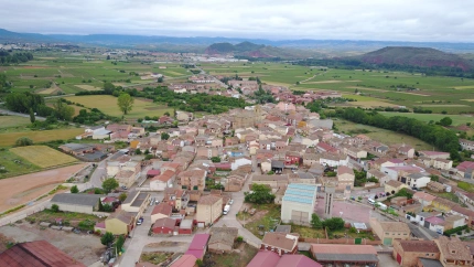 La necesidad de ser 'okupa' en su propio hogar: Casi dos décadas de supervivencia en un pueblo de La Rioja de menos de 1.000 habitantes, dos hijos, un trabajo precario y a más de 800 kilómetros de su país