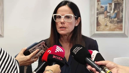 La presidenta de Acra, Cinta Pascual, atendiendo a la prensaLa Associació Catalana de Recursos Assistencials (Acra) ha cifrado en 80.000 las plazas residenciales adicionales que se necesitarán en Catalunya en 2035, y ha alertado de que harán falta 26.000 profesionales más.CATALUÑA ESPAÑA EUROPA BARCELONA SOCIEDAD