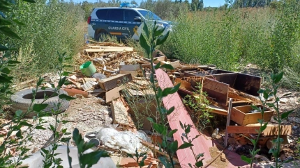 Guardia Civil recuerda la obligación de gestionar los residuos tras detectar un vertido de escombros en un paraje de Fitero