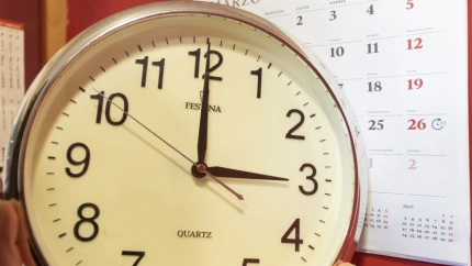 ZARAGOZA, 25/03/2023.- El horario de invierno que comenzó el pasado mes de octubre finaliza esta noche, de forma que a las 02:00 de la madrugada habrá que adelantar los relojes una hora, hasta las 03.00, según lo establece una controvertida directiva europea que deben cumplir todos los Estados miembro. EFE/Javier Belver
