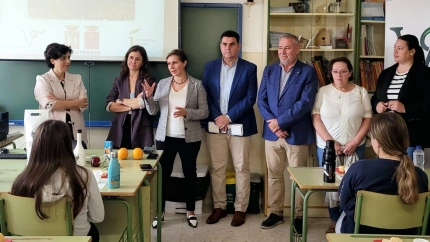 La delegada de Agricultura, Soledad Aranda, inaugura unas jornadas en Villatorres para animar a los estudiantes a dedicarse al sector del aceite de oliva