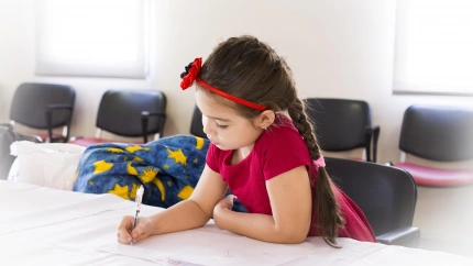 Una niña en el cole