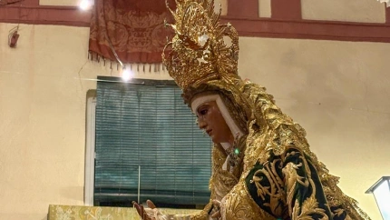 La Esperanza de Triana a su paso por la calle Pureza, camino de la Parroquia de San Jacinto