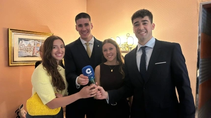 Los alumnos con Premio Fin de Carrera de la Universidad de Oviedo recibidos en audiencia por la Familia Real