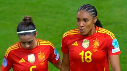 La jugadora se retiró entre lágrimas del terreno de juego y muy preocupada por su rodilla.