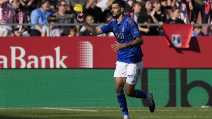 Carmo celebrando su gol, en el Girona - Oviedo