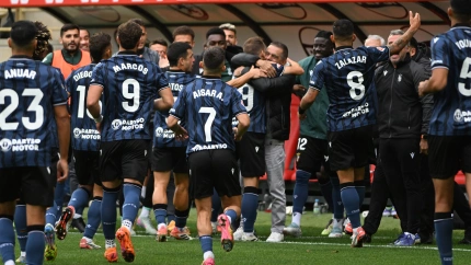 Los jugadores del Ceuta celebran su gol ante la Cultural Leonesa