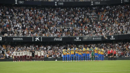 Valencia y Villarreal guardan un respetuoso minuto de silencio