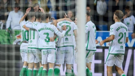 Los futbolistas del Racing celebran la victoria contra el Mirandés