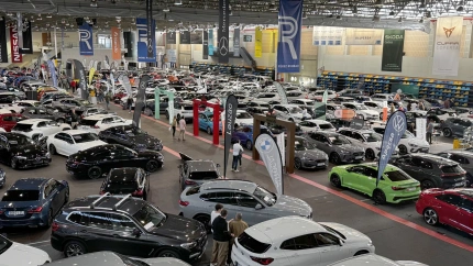 El recinto ferial lleno de vehículos de un total de 27 marcas