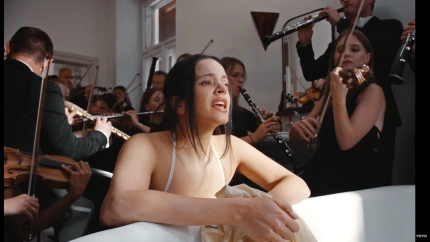 La artista Rosalía publica 'Berghain' con Björk e Yves Tumor.