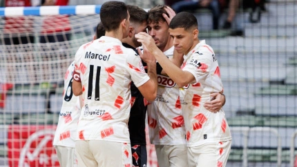 Álex García celebra un gol junto a Marcel, Henrique y Ligeiro