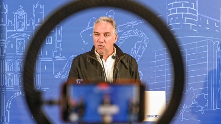 El vicesecretario nacional de Política Autonómica y Municipal y Análisis Electoral del PP, Elías Bendodo, mantiene una reunión con el PP de Burgos