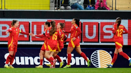 La selección española celebra el gol de Alexia Putellas en el partido de vuelta de semifinales de la Liga de Naciones femenina entre Suecia y España
