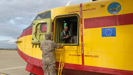 Ángel Expósito, en el Canader CL215T
