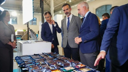 Ramón Fernández-Pacheco, consejero de Agricultura, y Emiliano Cabot, responsable de Huelva Empresa