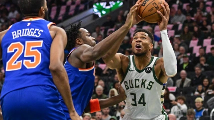 Giannis reactiva a los Bucks