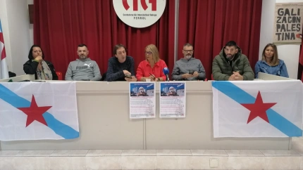 Integrantes del comité de empresa de Lecha Celta en la sede de CIG en Ferrol