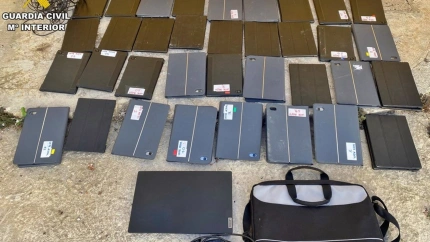 29/10/2025 Objetos recuperados tras robos en un colegio y una vivienda en Hornachos.La Guardia Civil ha instruido diligencias como investigado a un vecino del municipio pacense de Hornachos como presunto autor de los delitos de robo en el interior de un colegio y de una vivienda de su misma localidad.SOCIEDAD EXTREMADURA ESPAÑA EUROPA BADAJOZGUARDIA CIVIL