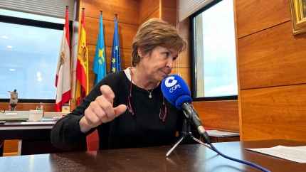 La alcaldesa de Gijón, Carmen Moriyón, en su despacho durante una entrevista en COPE