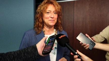 La primera teniente de alcalde del Ayuntamiento de Barcelona, Laia Bonet, en declaraciones a los medios este miércolesLa primera teniente de alcalde del Ayuntamiento de Barcelona, Laia Bonet, ha anunciado que abren un concurso público para dotar de espacios de sombra el Portal de l'Àngel, el Passeig Marítim y la plaza Comercial, con el objetivo de reducir los efectos del calor en estos 3 puntos emblemáticos de la ciudad y a la par de los más transitados.POLITICA