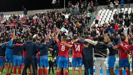 El CD Estepona celebrando el pase a la siguiente ronda
